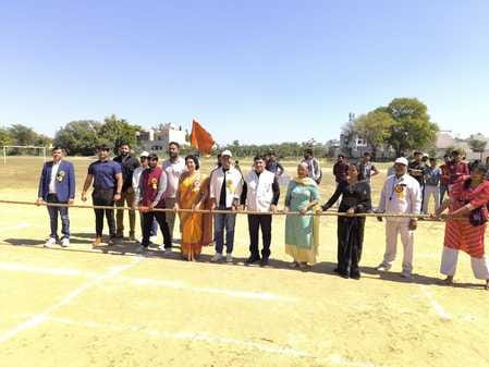 Anushka and Ishwar got the title of best athlete