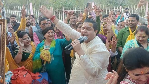 Thakur Radha Rang Bihari Lal's colorful festival begins