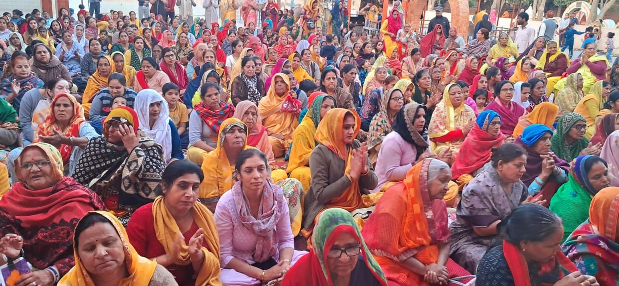 To see God, people should be engrossed in satsang, service and meditation: Shastri