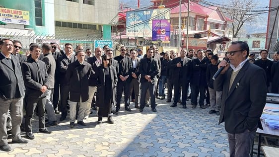 Lawyers' anger erupted against the amendment of Advocate Act