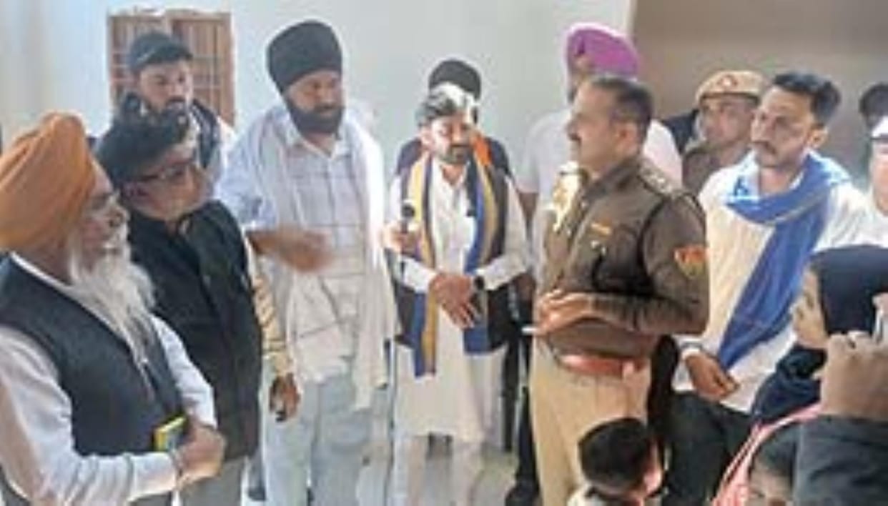 People angry with the police action in the case of Subhash's death held a meeting and expressed their anger