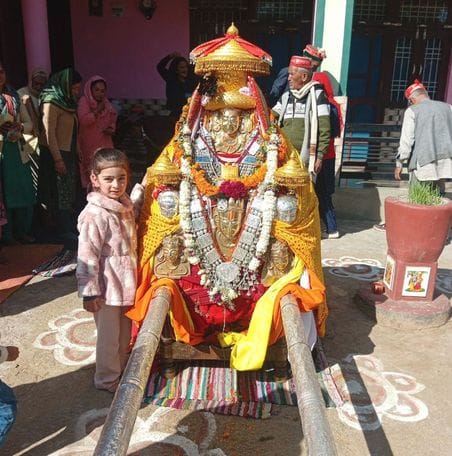 The chariot of the deity Khudijal left for the temple from Mandi Mahashivratri