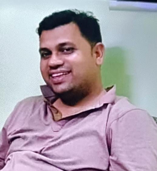 The bank employee had left his mobile phone in the branch after lunch, then it suddenly went missing