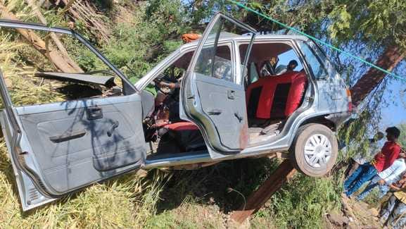The car of the youths going in the wedding procession collided with a tree, one died