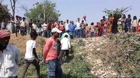 Muzaffarpur Bihar news: two brother died in road accident cold drink load pickup van crushed them