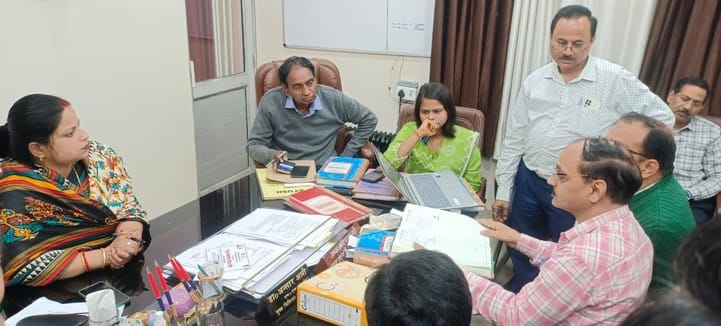 After a quarrel between her husband and CMO, the District Panchayat President reached the office...got the records checked