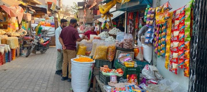 Be careful while shopping in shopping mart... there is a risk of adulteration here too