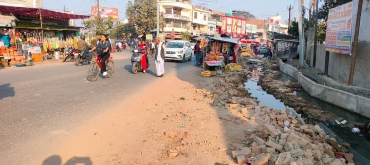 The four-lane road could not be built within the stipulated time frame...now when the wind blew, dust started flying