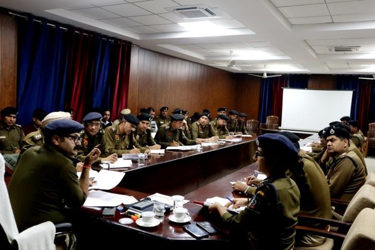 Police station in-charge should increase foot patrolling to prevent theft: SP Bhushan