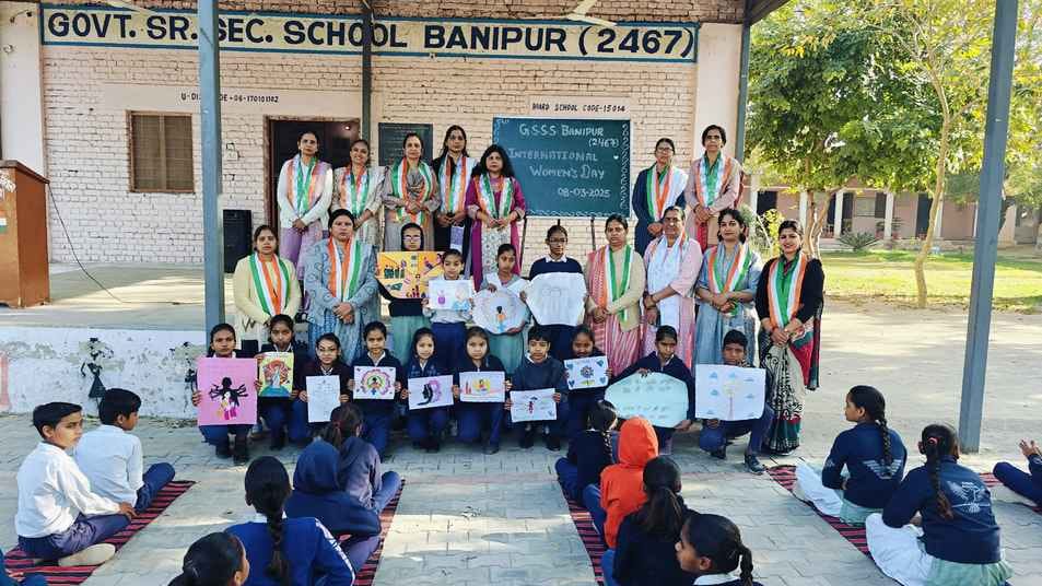 Sakshi first in painting and Roshni first in slogan writing