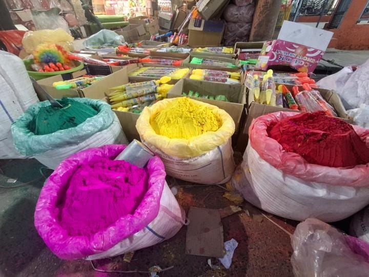 Play Holi with herbal colours and your skin will remain safe
