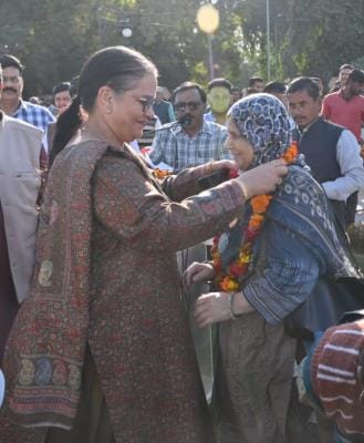 52 employees of the municipal corporation retired