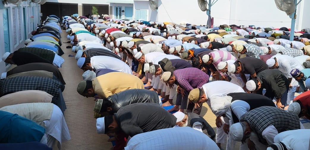 Ramadan: Thousands of hands raised for peace on the first Friday