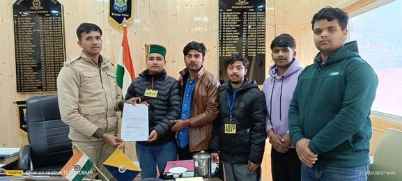 Akhil Bharatiya Vidyarthi Parishad Rikangpio unit submitted a memorandum to the Superintendent of Police