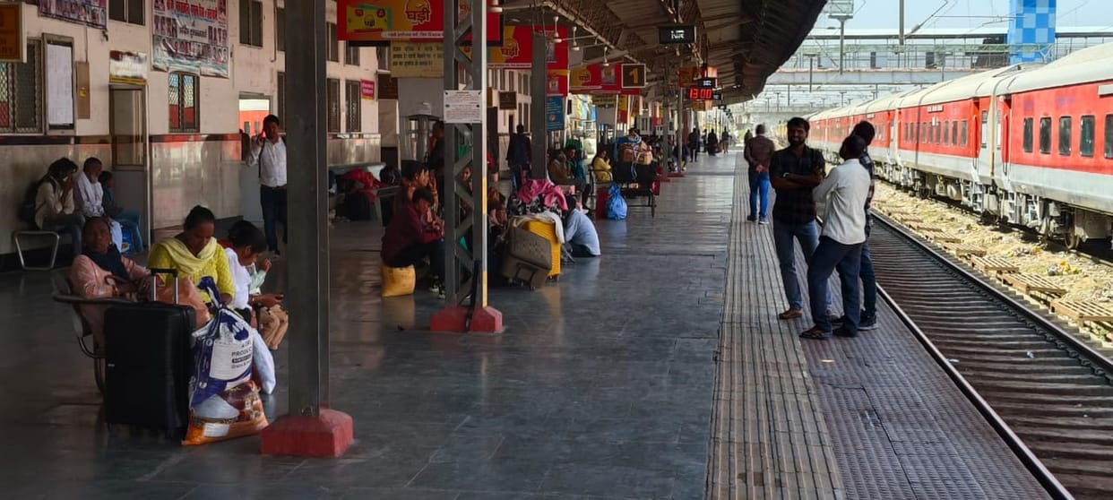 Ganga bridge on Lucknow-Kanpur railway line will be repaired 74 trains will be affected for 42 days see list