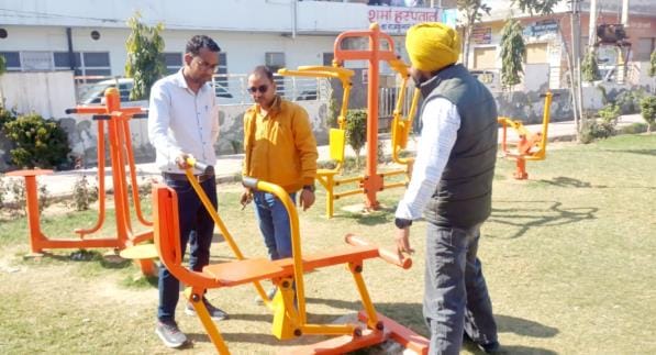 After the reprimand from the officials, the contractor replaced the broken fitness equipment in eight parks