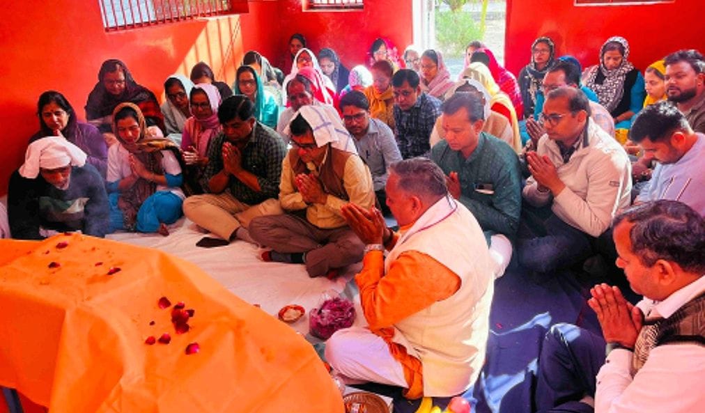 Health workers performed havan and prayed for maintaining peace and harmony