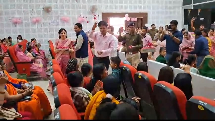 Panna Former cabinet minister and MLA were present on International Women's Day collector showered flowers