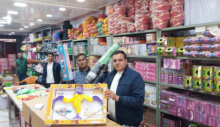 Markets are drenched in the colours of Holi, magic pichkaris are selling in large numbers