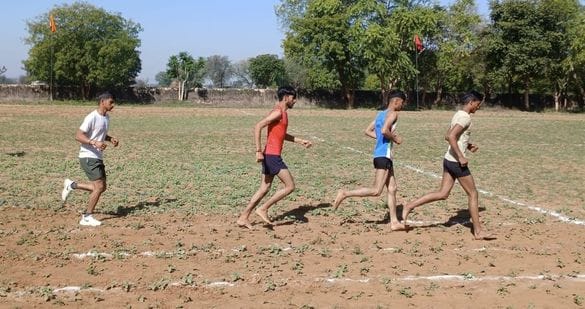 Mohit first in 5 km race, Priya won in 1500 meters