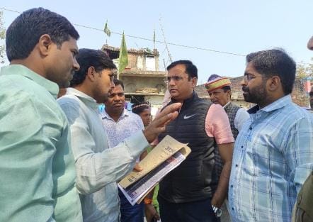 The team arrived to verify the land of Bettiah Estate, but returned after protest