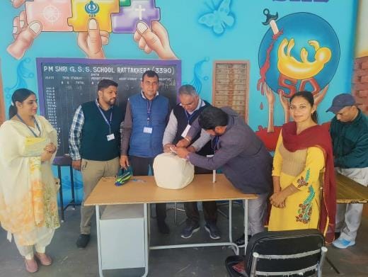 Class 10th Hindi subject exam was held at 64 centers in the district