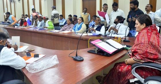 After uproar in the district panchayat meeting, proposals worth Rs 123.47 crores passed