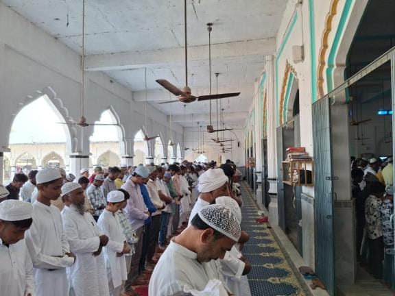 Those who offer Friday prayers on Holi should know this news time will be from 2 o'clock