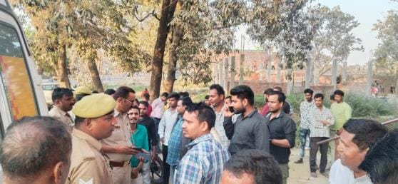 Woman admitted in private hospital dies, family members create ruckus