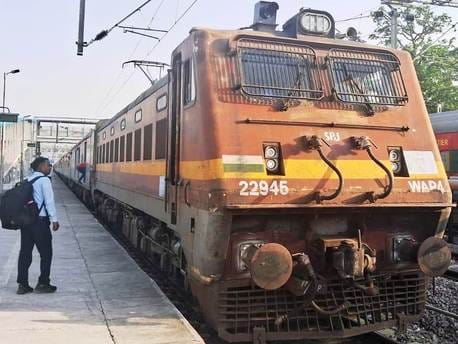 Festival special train will run between Lalkuan and Kolkata