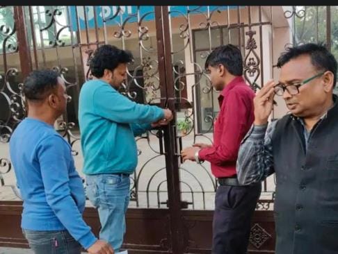Nagar Nigam sealed the tourist building for non-payment of house tax