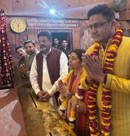 Former cricketer Anil Kumble took blessings of Thakur Keshavdev