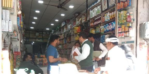 Four shopkeepers were fined for keeping polythene