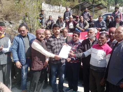 People from more than 30 villages protested at the tehsil for land ownership rights