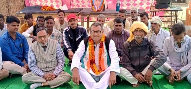 Congress state secretary sits on hunger strike in Patparaganj