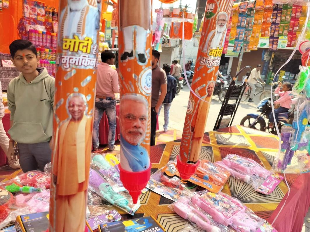 Modi's mask and Virat's pichkari are a hit