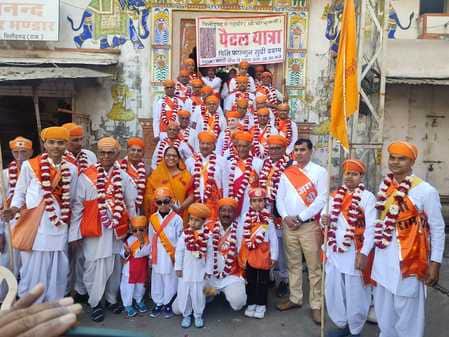 चित्तौड़गढ़ से गढ़बोर चारभुजाजी के लिए रवाना हुए पदयात्री।