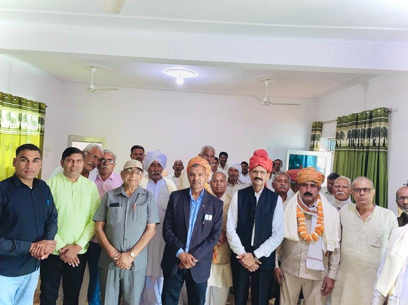 Raviprakash honored for contribution in education sector