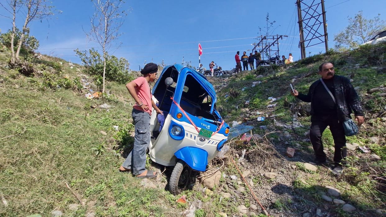 Three Injured in Road Accident