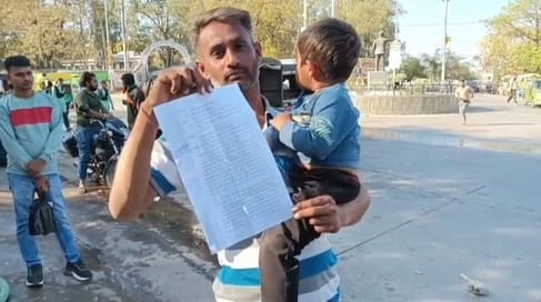 The bank employee ran away with his wife and gave an application to the SP