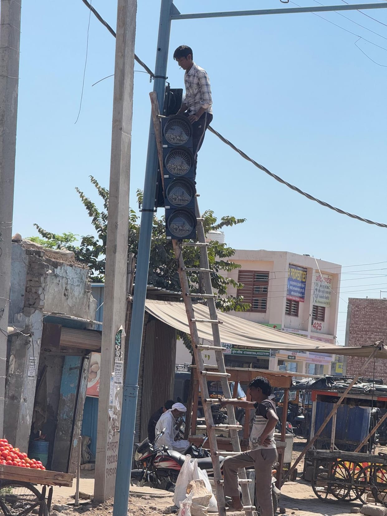 There will be relief from jam, after 9 years traffic lights are being installed again at Tosham Chungi