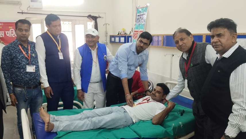 Youth should donate blood: Suresh Mittal