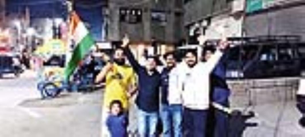 Champion India... Cricket lovers celebrated the victory by bursting crackers