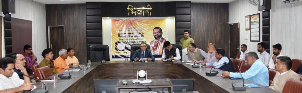 Officers should inform the complainant after resolution: Deputy Commissioner