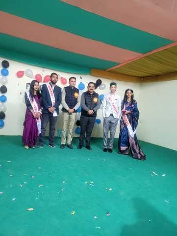 Simran Najta became Miss and Priyanshu Dogra became Mr. Farewell