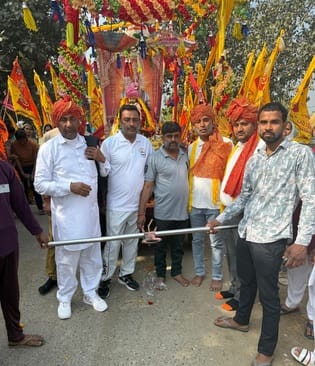 Shyam lovers took out chariot and Nishan Yatra on Falgun Ekadashi