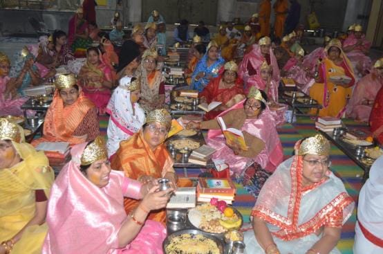 Devotees offered 32 offerings in Siddhachakra Mahamandal Vidhan