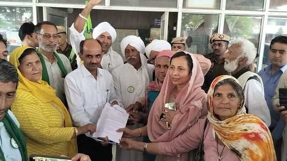 A memorandum was submitted to the SDM demanding the purchase of crops