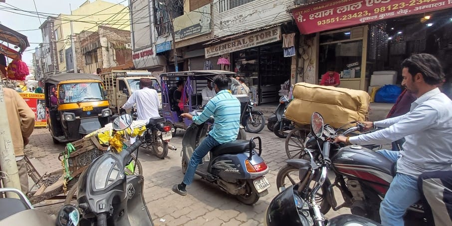There is a jam in the markets during the festival, customers are upset