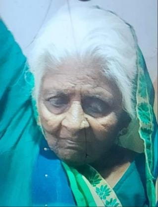 Woman dies in auto accident